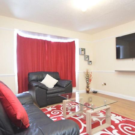 Four Bedroom Townhouse 12 Minutes Walk To Excel Exhibition Centre London Luaran gambar