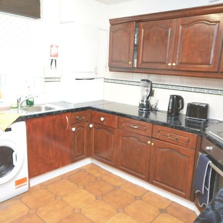 Four Bedroom Townhouse 12 Minutes Walk To Excel Exhibition Centre London Luaran gambar