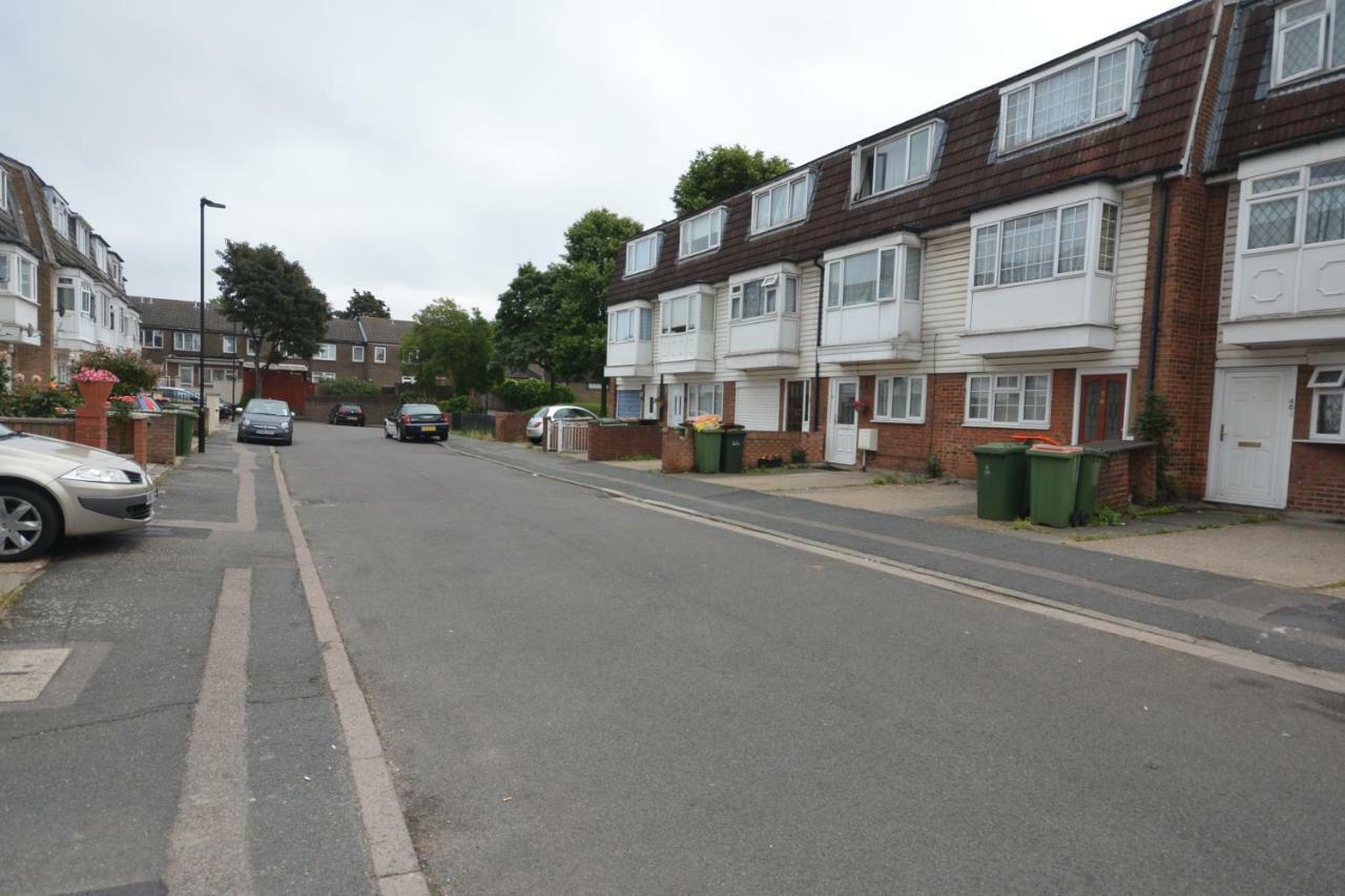 Four Bedroom Townhouse 12 Minutes Walk To Excel Exhibition Centre London Luaran gambar