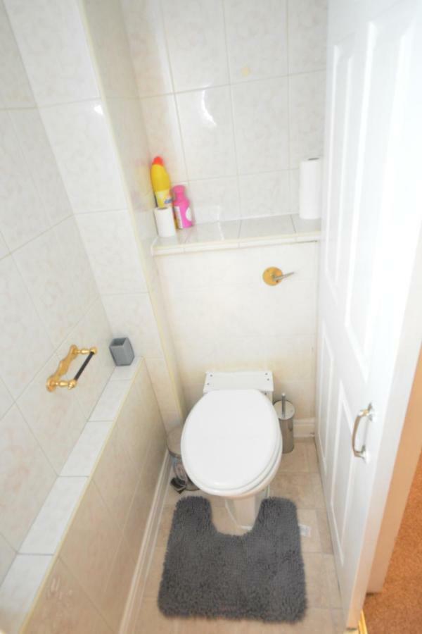 Four Bedroom Townhouse 12 Minutes Walk To Excel Exhibition Centre London Luaran gambar