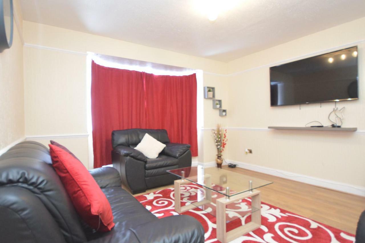 Four Bedroom Townhouse 12 Minutes Walk To Excel Exhibition Centre London Luaran gambar