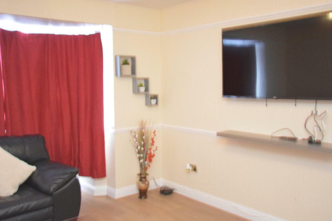 Four Bedroom Townhouse 12 Minutes Walk To Excel Exhibition Centre London Luaran gambar