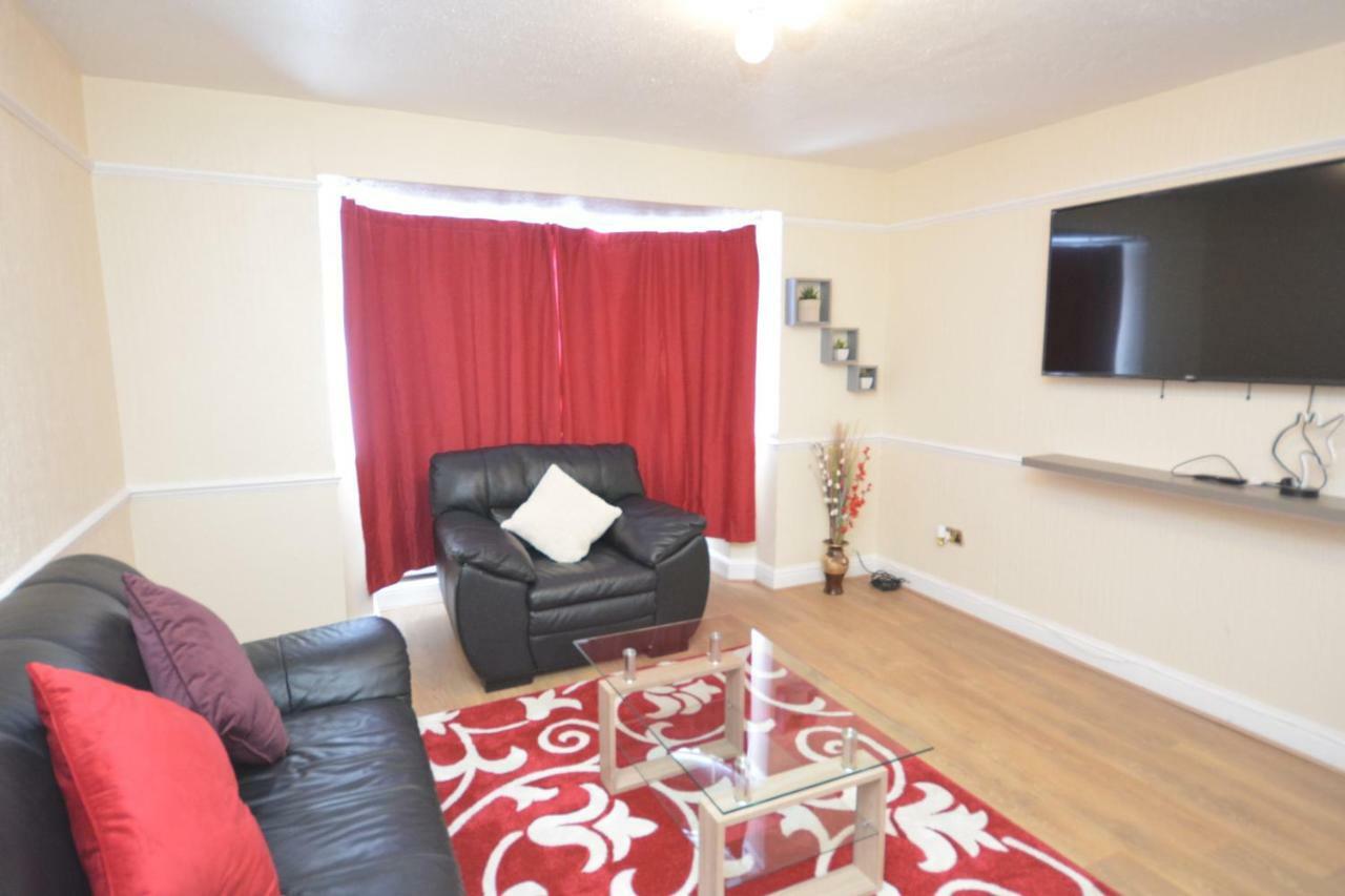 Four Bedroom Townhouse 12 Minutes Walk To Excel Exhibition Centre London Luaran gambar