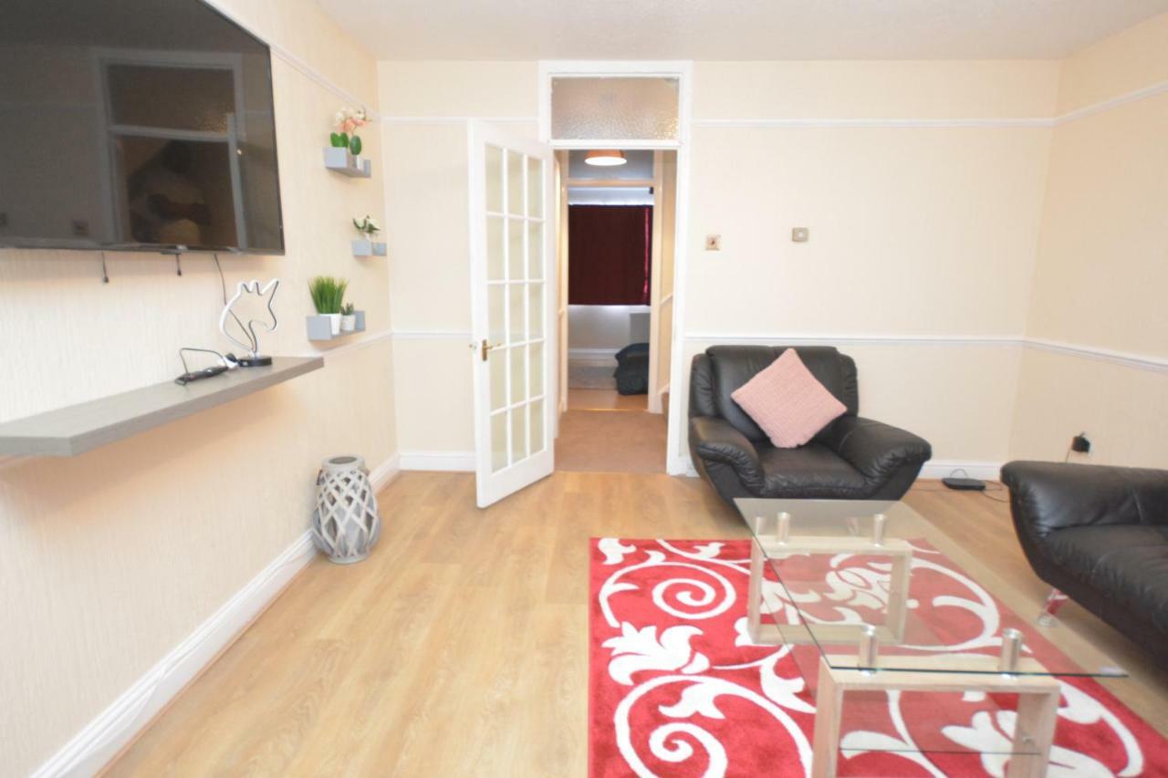 Four Bedroom Townhouse 12 Minutes Walk To Excel Exhibition Centre London Luaran gambar