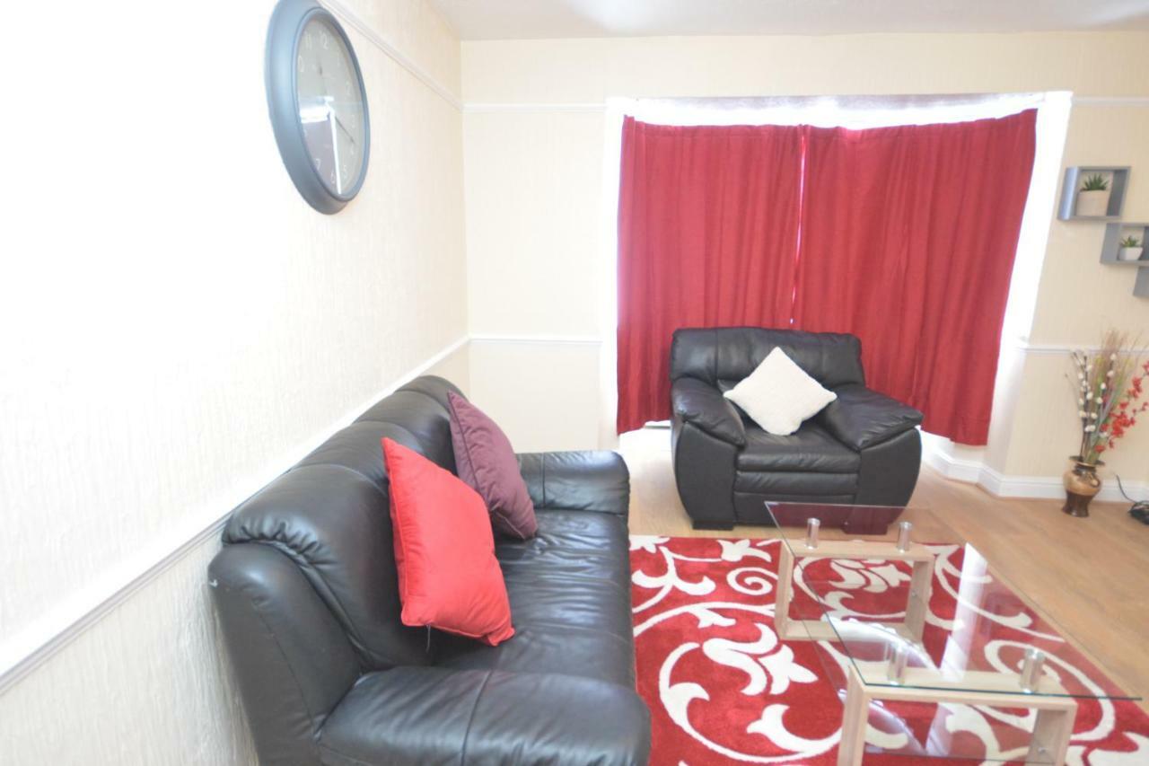Four Bedroom Townhouse 12 Minutes Walk To Excel Exhibition Centre London Luaran gambar