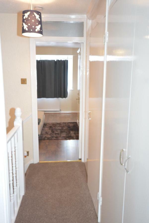 Four Bedroom Townhouse 12 Minutes Walk To Excel Exhibition Centre London Luaran gambar