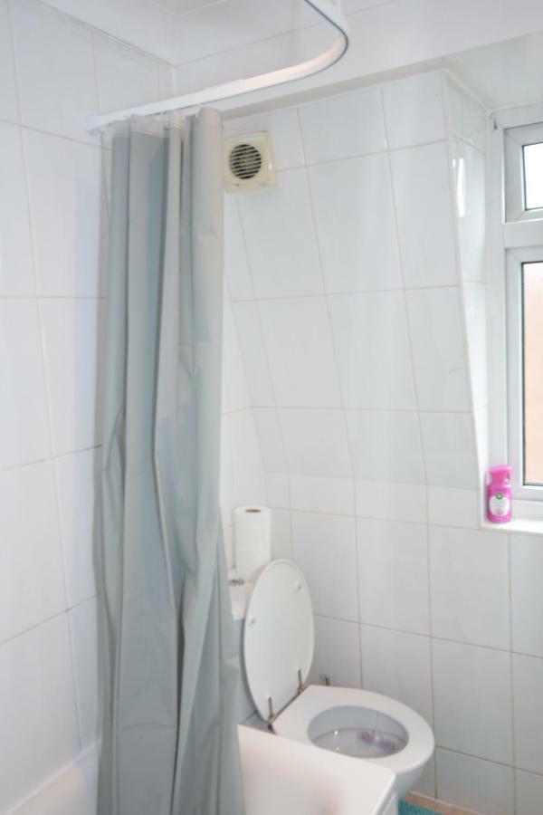 Four Bedroom Townhouse 12 Minutes Walk To Excel Exhibition Centre London Luaran gambar