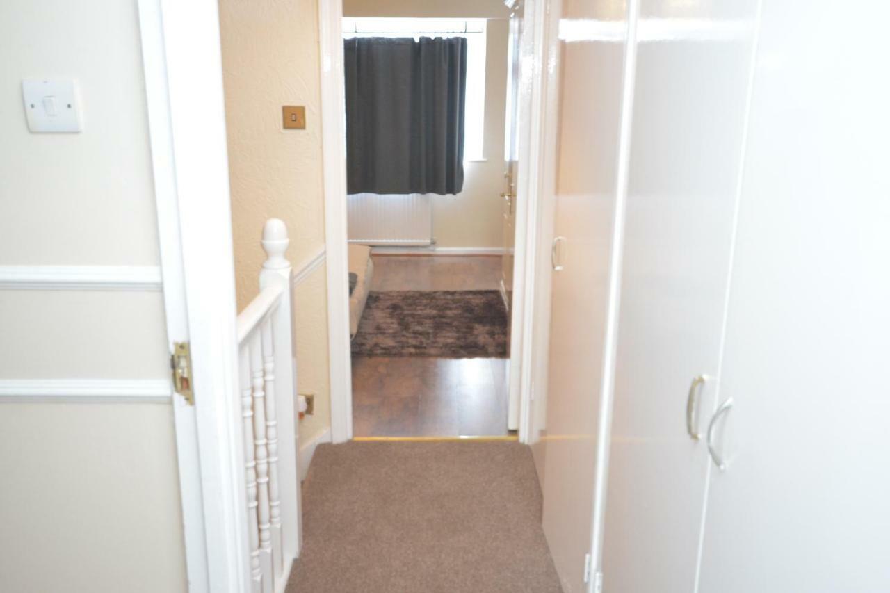 Four Bedroom Townhouse 12 Minutes Walk To Excel Exhibition Centre London Luaran gambar