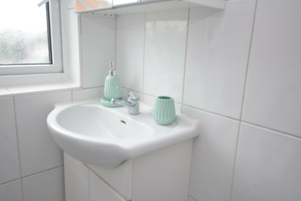 Four Bedroom Townhouse 12 Minutes Walk To Excel Exhibition Centre London Luaran gambar