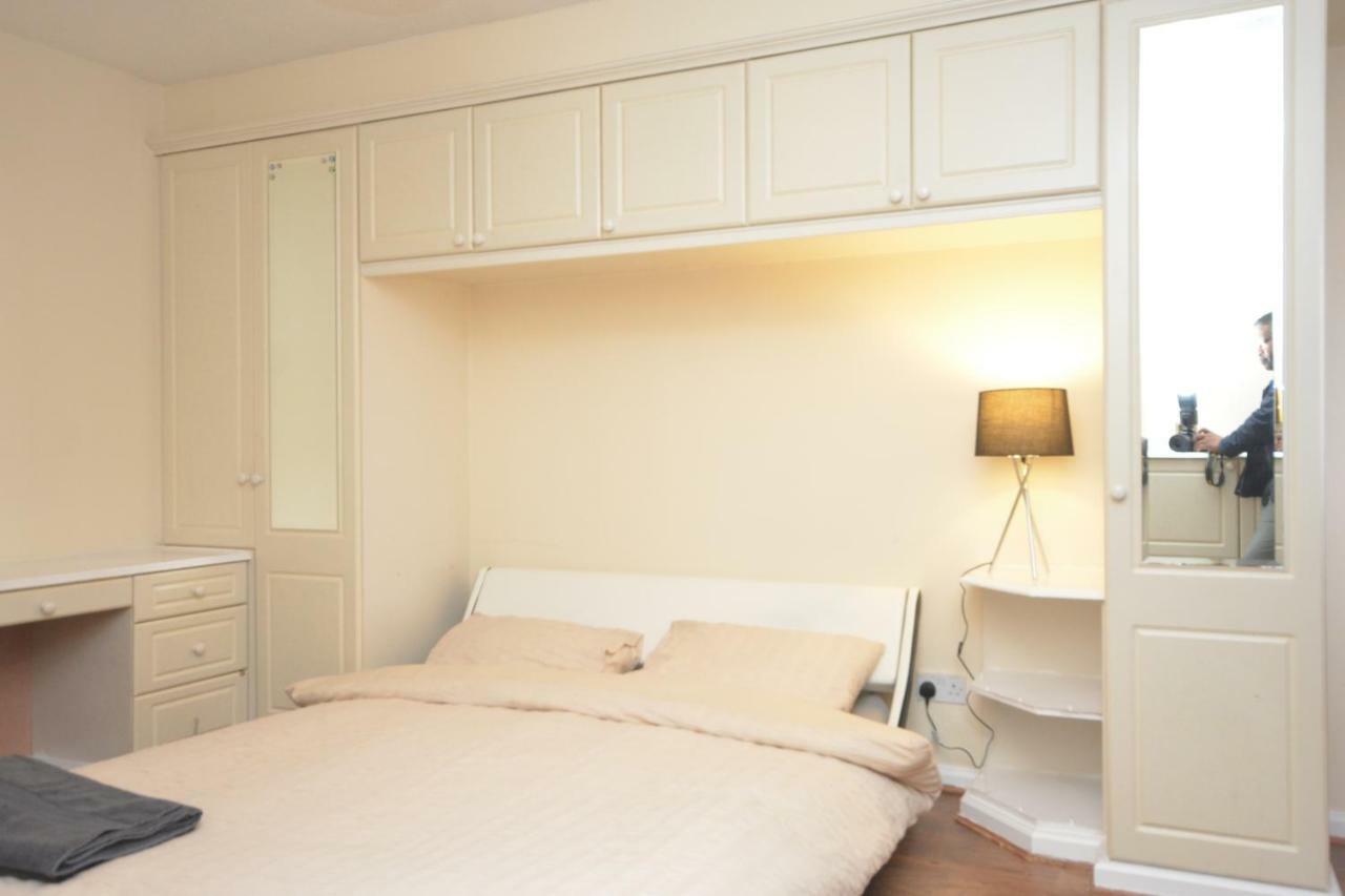 Four Bedroom Townhouse 12 Minutes Walk To Excel Exhibition Centre London Luaran gambar
