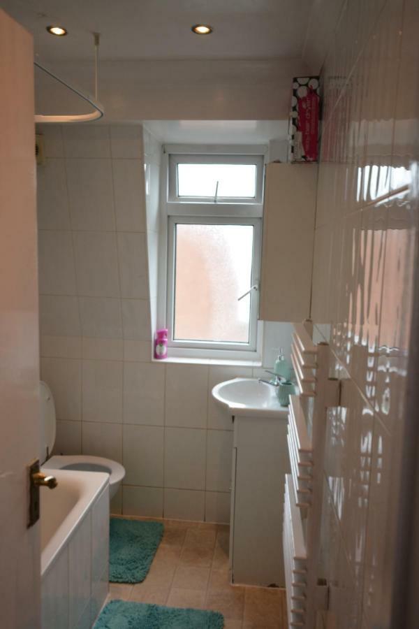 Four Bedroom Townhouse 12 Minutes Walk To Excel Exhibition Centre London Luaran gambar