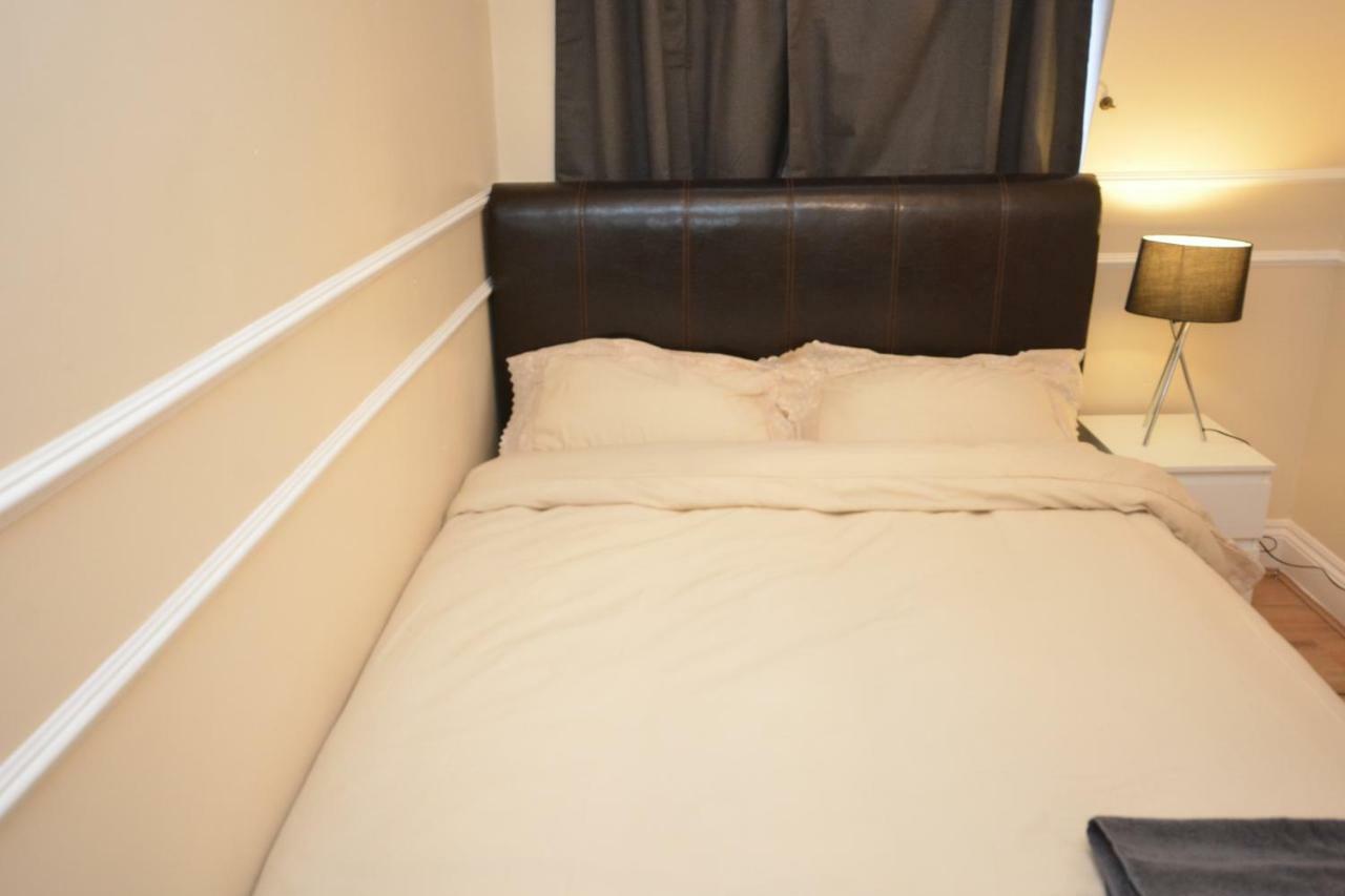 Four Bedroom Townhouse 12 Minutes Walk To Excel Exhibition Centre London Luaran gambar