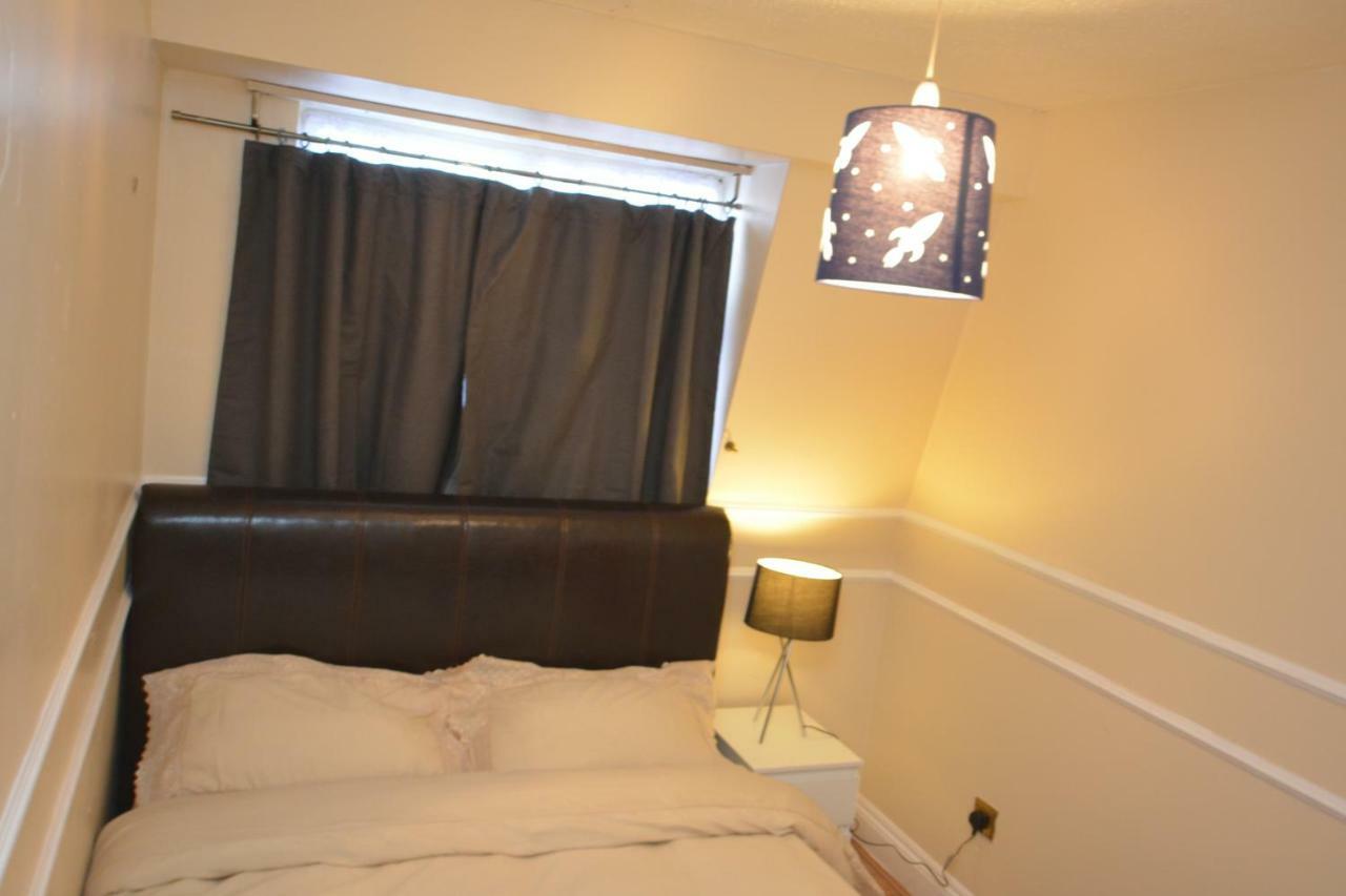 Four Bedroom Townhouse 12 Minutes Walk To Excel Exhibition Centre London Luaran gambar