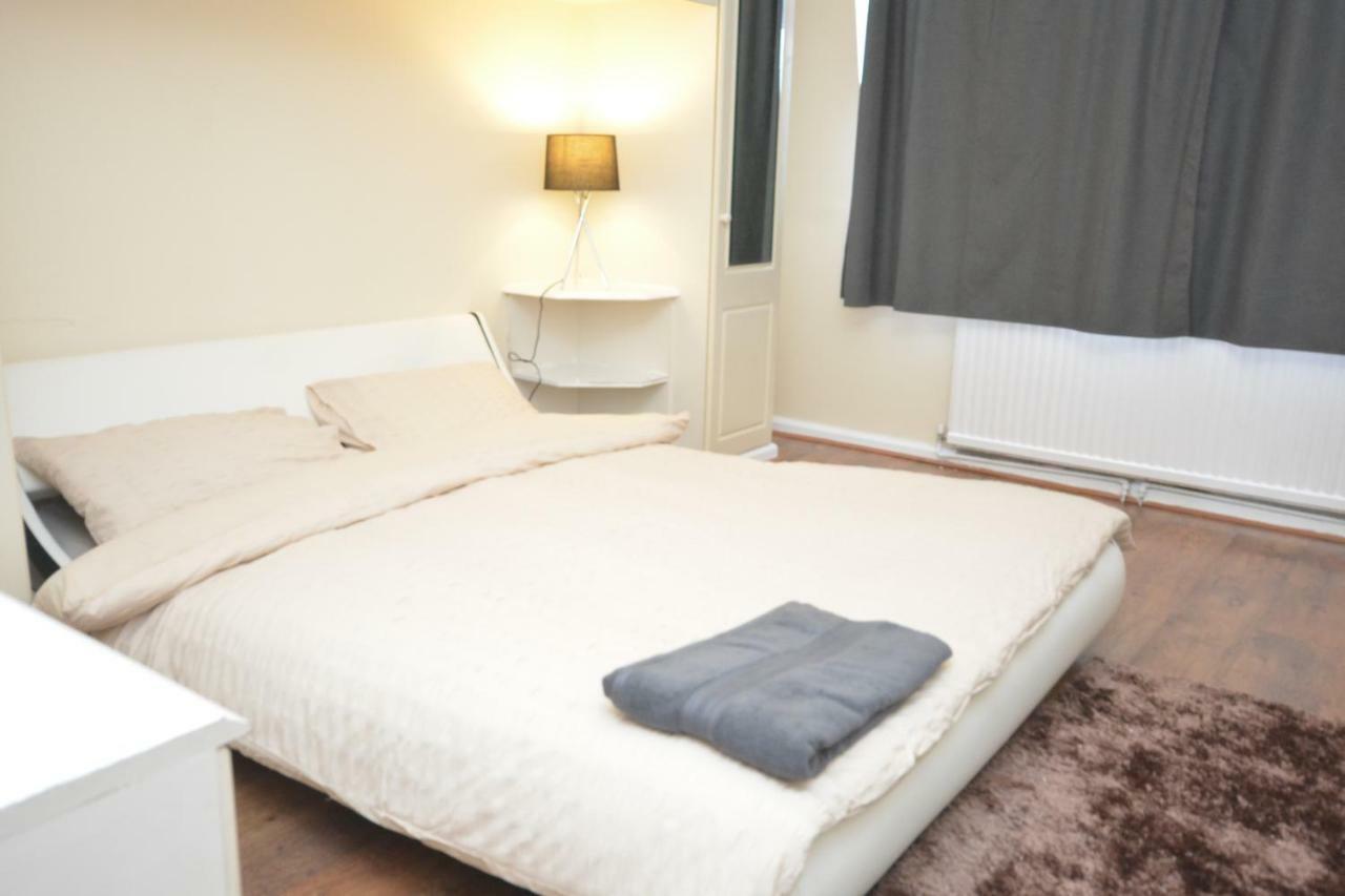 Four Bedroom Townhouse 12 Minutes Walk To Excel Exhibition Centre London Luaran gambar