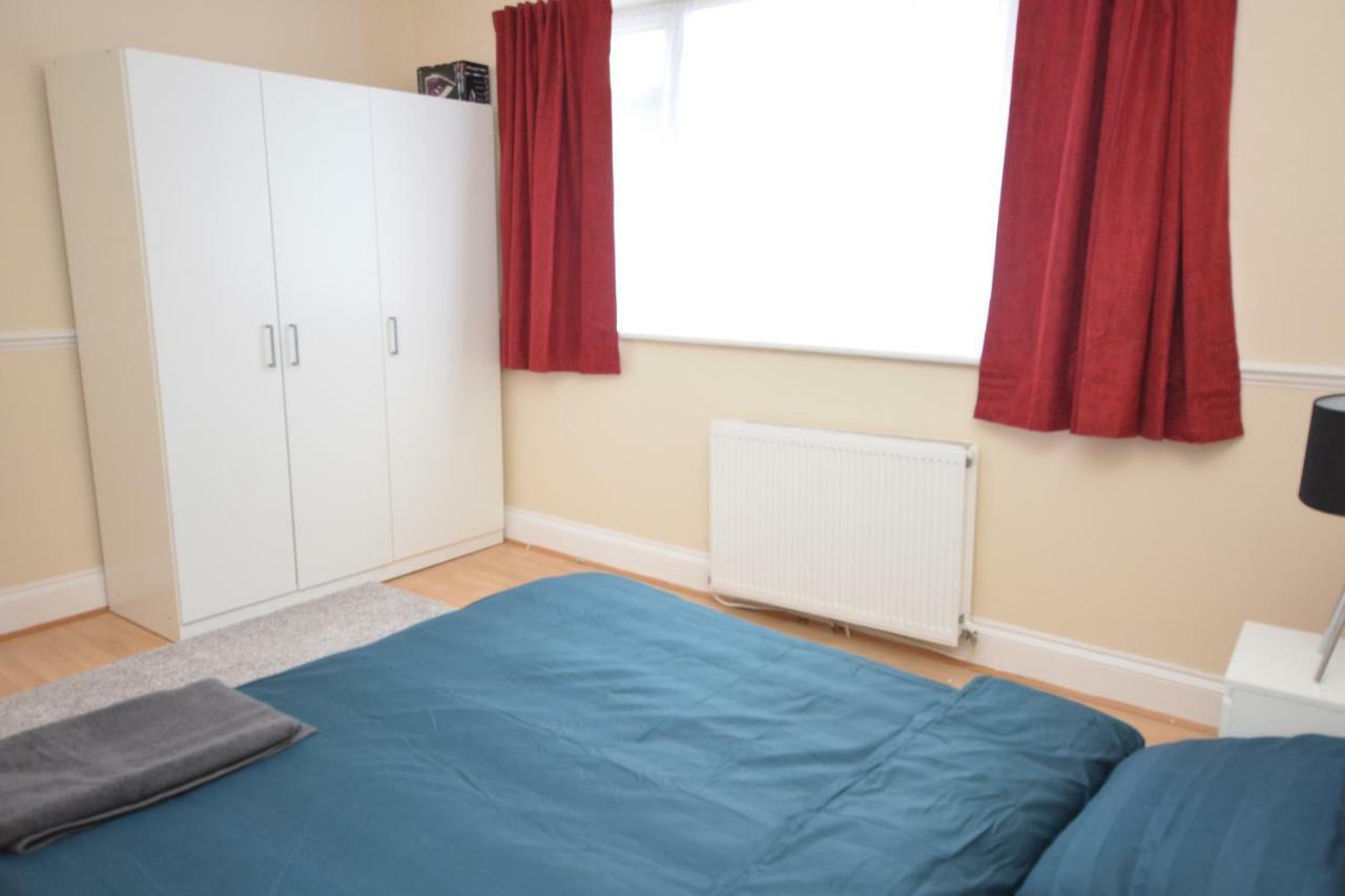 Four Bedroom Townhouse 12 Minutes Walk To Excel Exhibition Centre London Luaran gambar