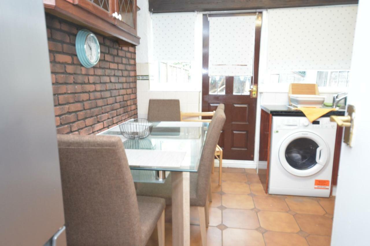 Four Bedroom Townhouse 12 Minutes Walk To Excel Exhibition Centre London Luaran gambar
