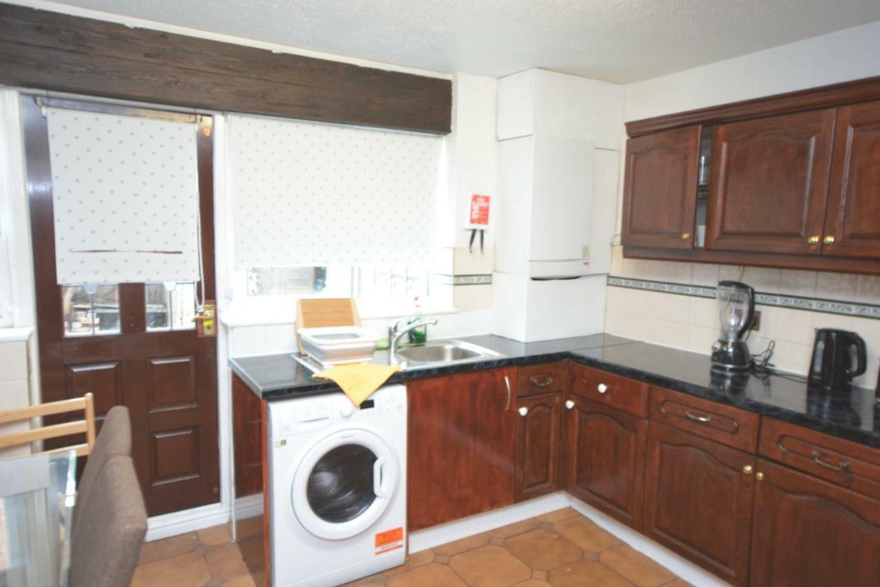 Four Bedroom Townhouse 12 Minutes Walk To Excel Exhibition Centre London Luaran gambar