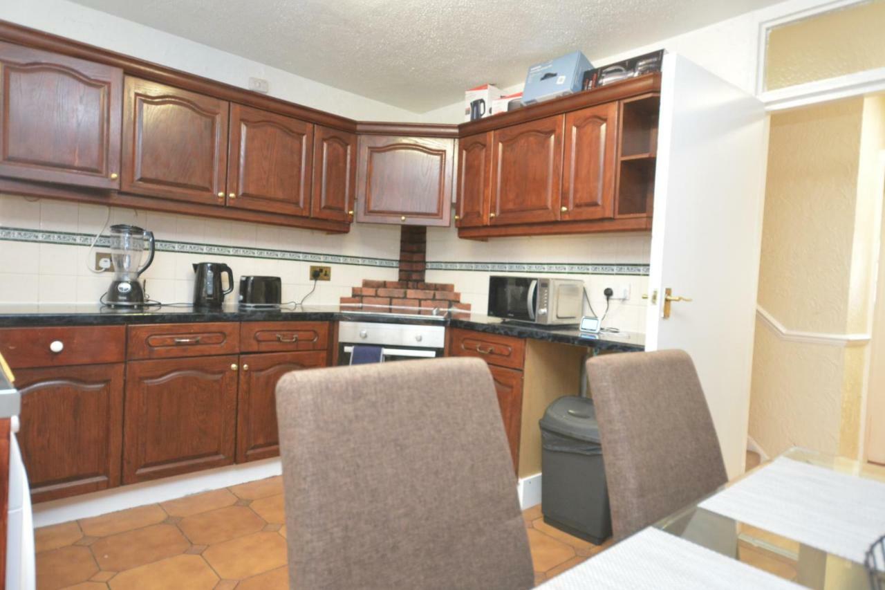 Four Bedroom Townhouse 12 Minutes Walk To Excel Exhibition Centre London Luaran gambar