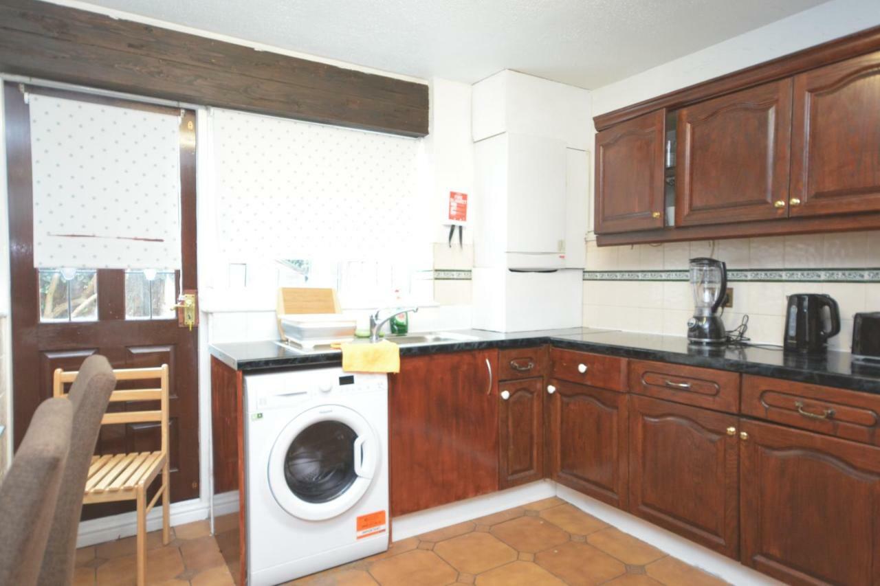 Four Bedroom Townhouse 12 Minutes Walk To Excel Exhibition Centre London Luaran gambar