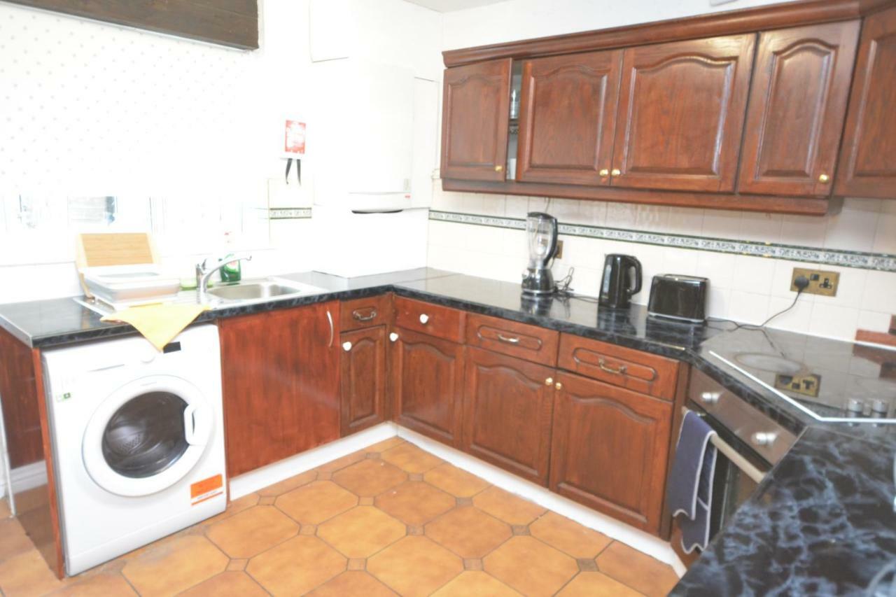 Four Bedroom Townhouse 12 Minutes Walk To Excel Exhibition Centre London Luaran gambar