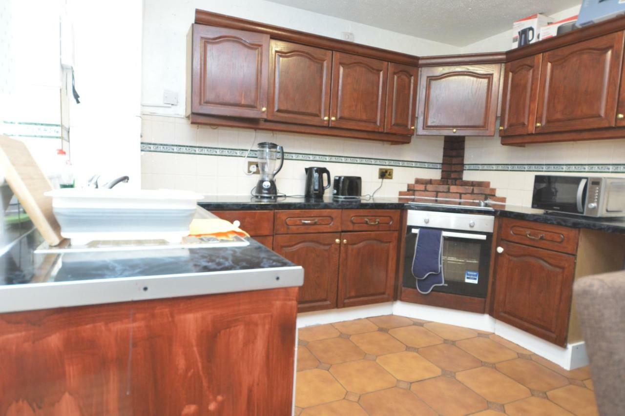 Four Bedroom Townhouse 12 Minutes Walk To Excel Exhibition Centre London Luaran gambar